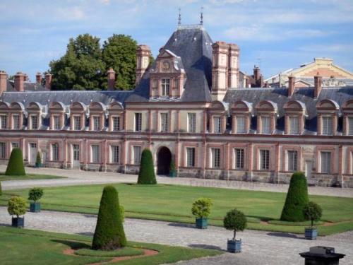 تور فرانسه: قصر فونتن بلو ، دکوراسیون قصر با حرف H در فرانسه
