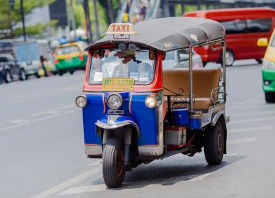 گردش با توک توک در تایلند: از مذاکره در خیابان تا تورهای ماجراجویانه